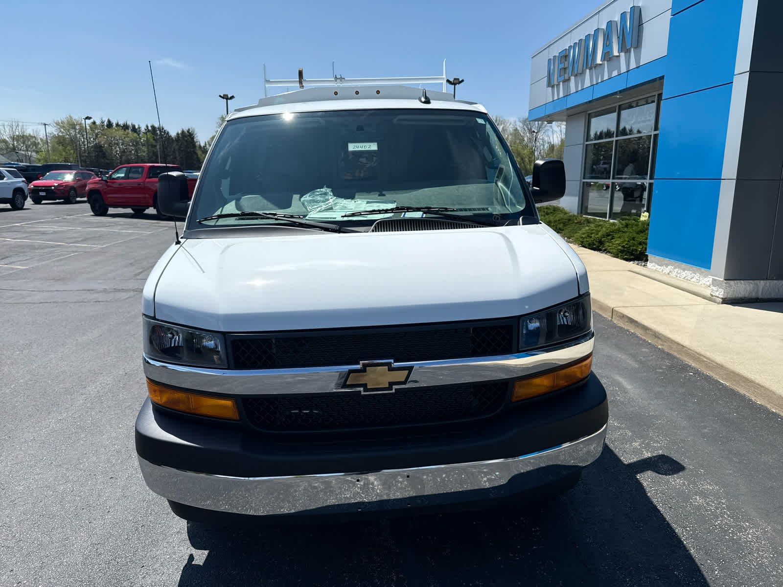 2024 Chevrolet Express Cutaway Base photo 1