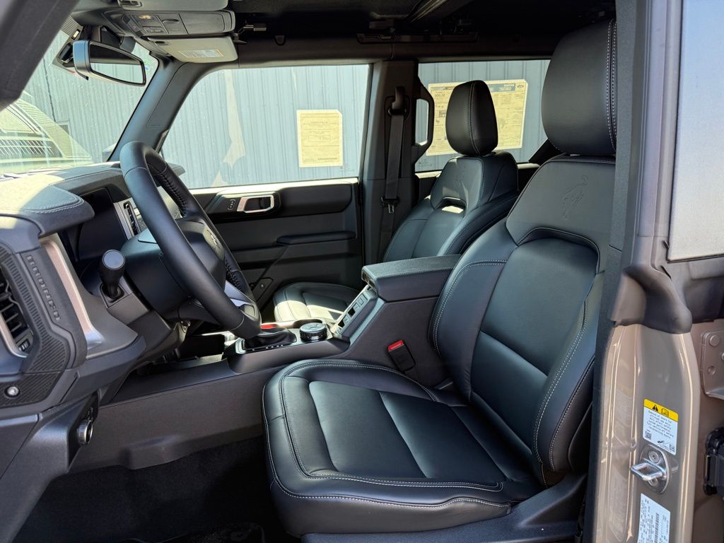 2025 Ford Bronco Outer Banks photo 3