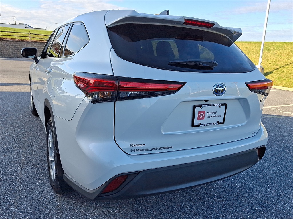 2022 Toyota Highlander Hybrid LE photo 5