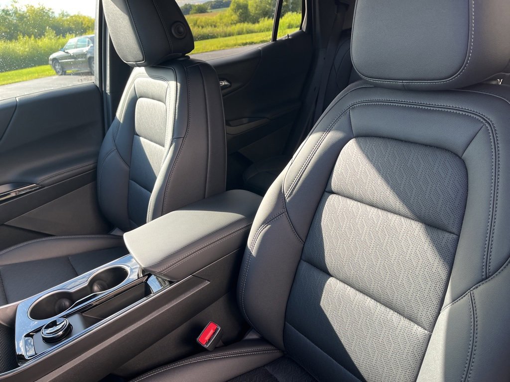 2026 Chevrolet Equinox LT photo 9