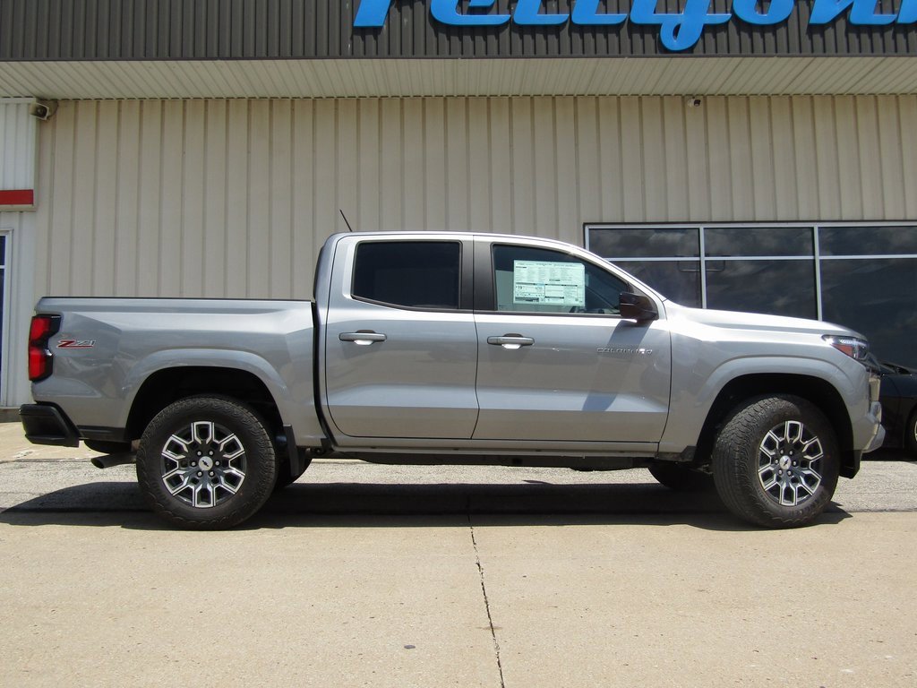 2025 Chevrolet Colorado Z71 photo 2