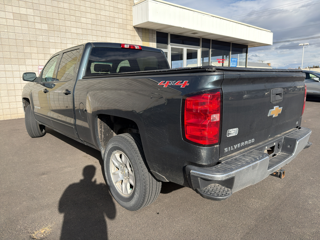 2017 Chevrolet Silverado 1500 LT photo 2