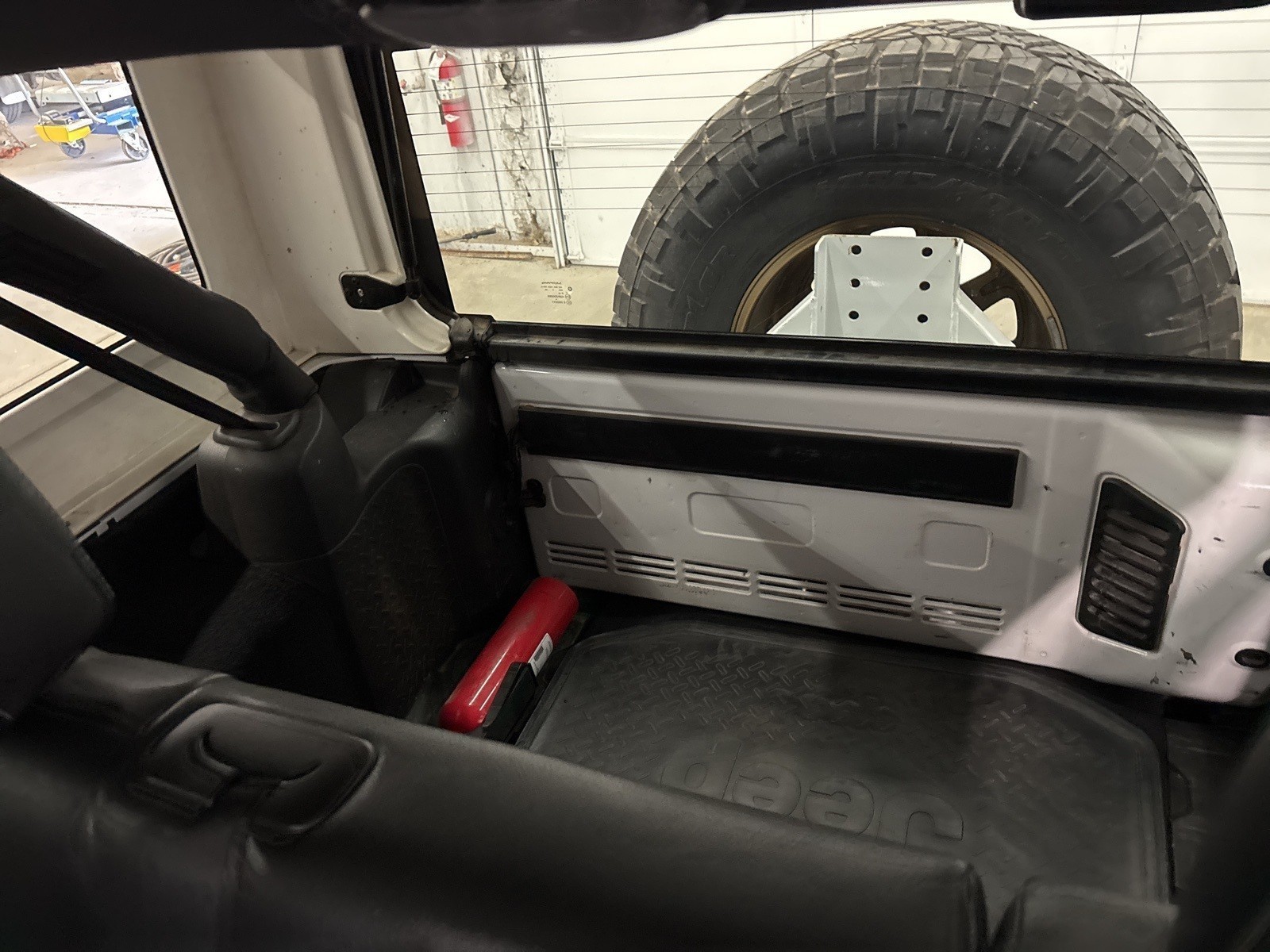 2016 Jeep Wrangler Unlimited Rubicon photo 21