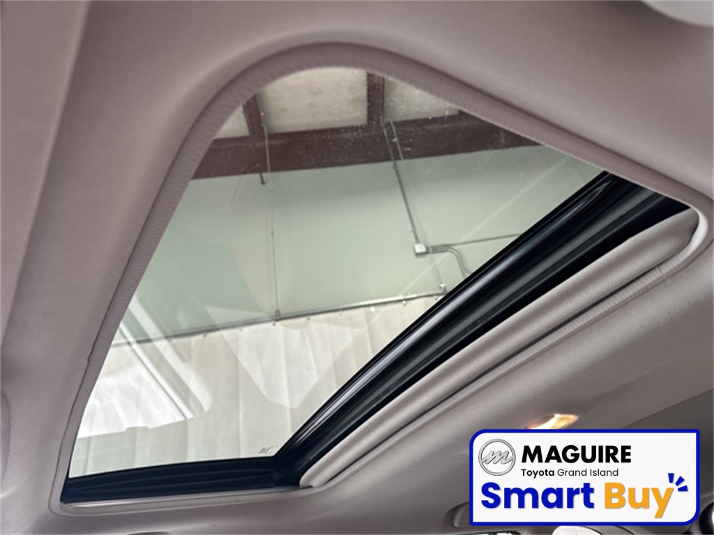 2017 Subaru Outback 3.6R Touring photo 2