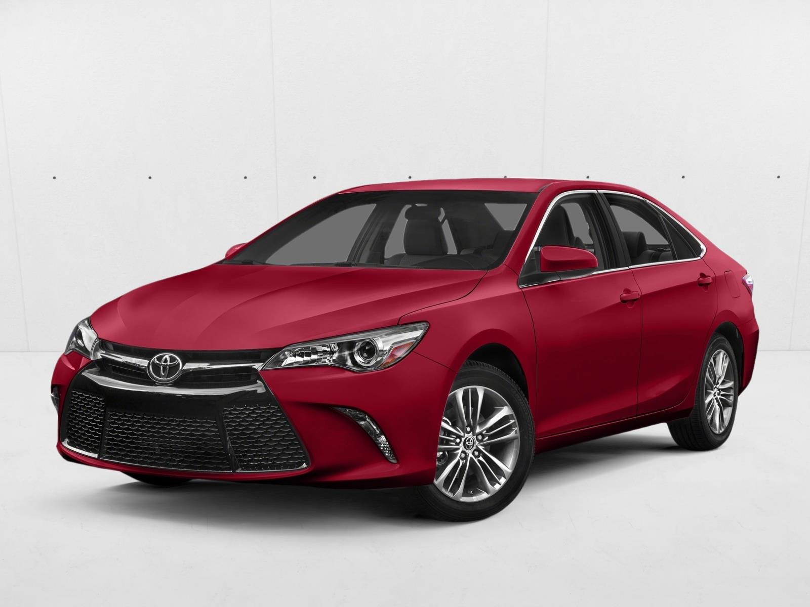2015 Toyota Camry LE's photo