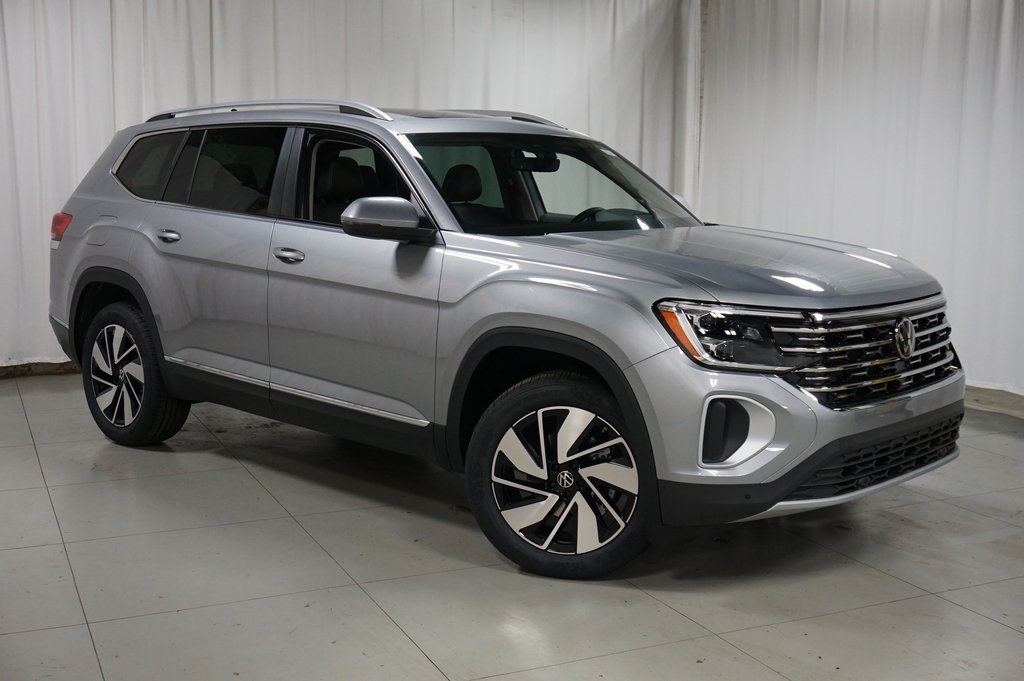 2025 Volkswagen Atlas SEL photo 3