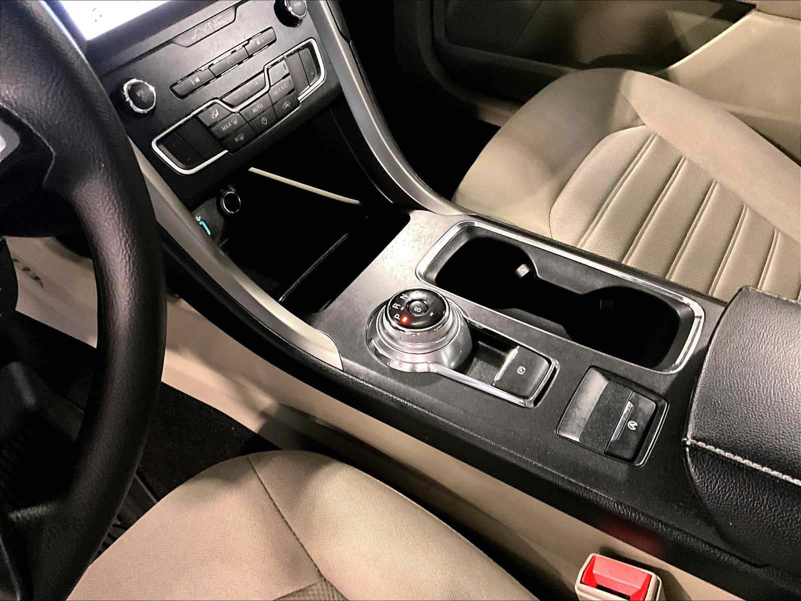 2019 Ford Fusion SE photo 20