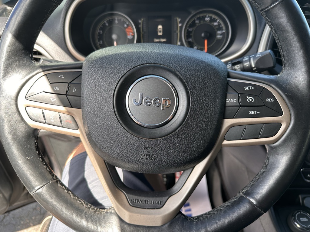 2017 Jeep Cherokee Sport photo 5