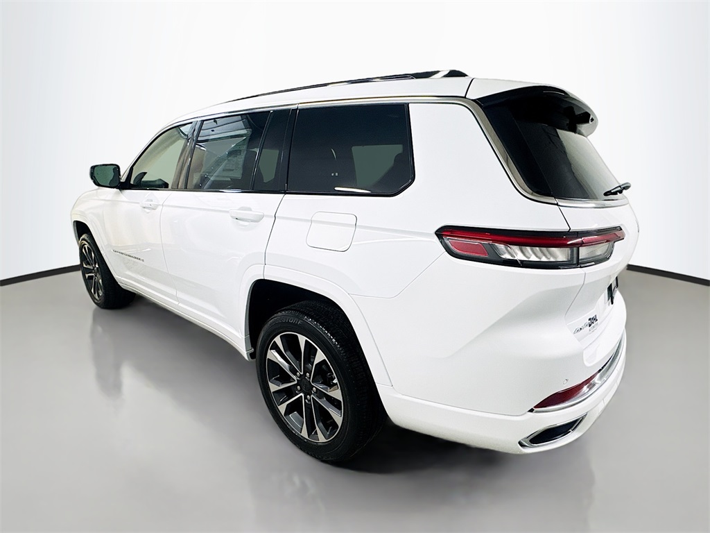 2025 Jeep Grand Cherokee Overland photo 2