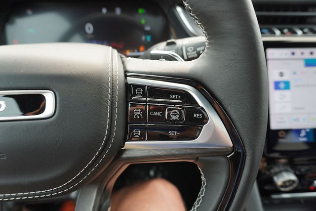 2024 Jeep Grand Cherokee Overland 4xe photo 35