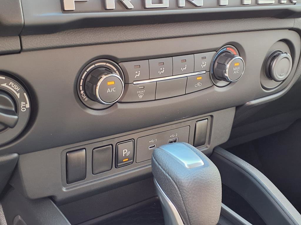 2025 Nissan Frontier SV Crew Cab photo 14