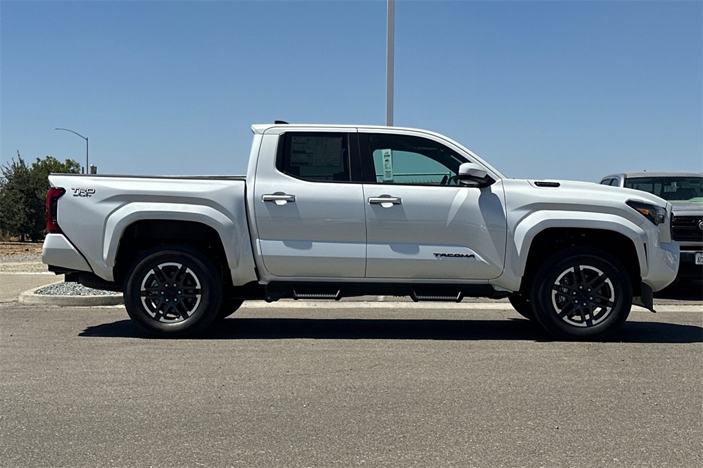 2025 Toyota Tacoma TRD Sport 4x4 Double Cab photo 3