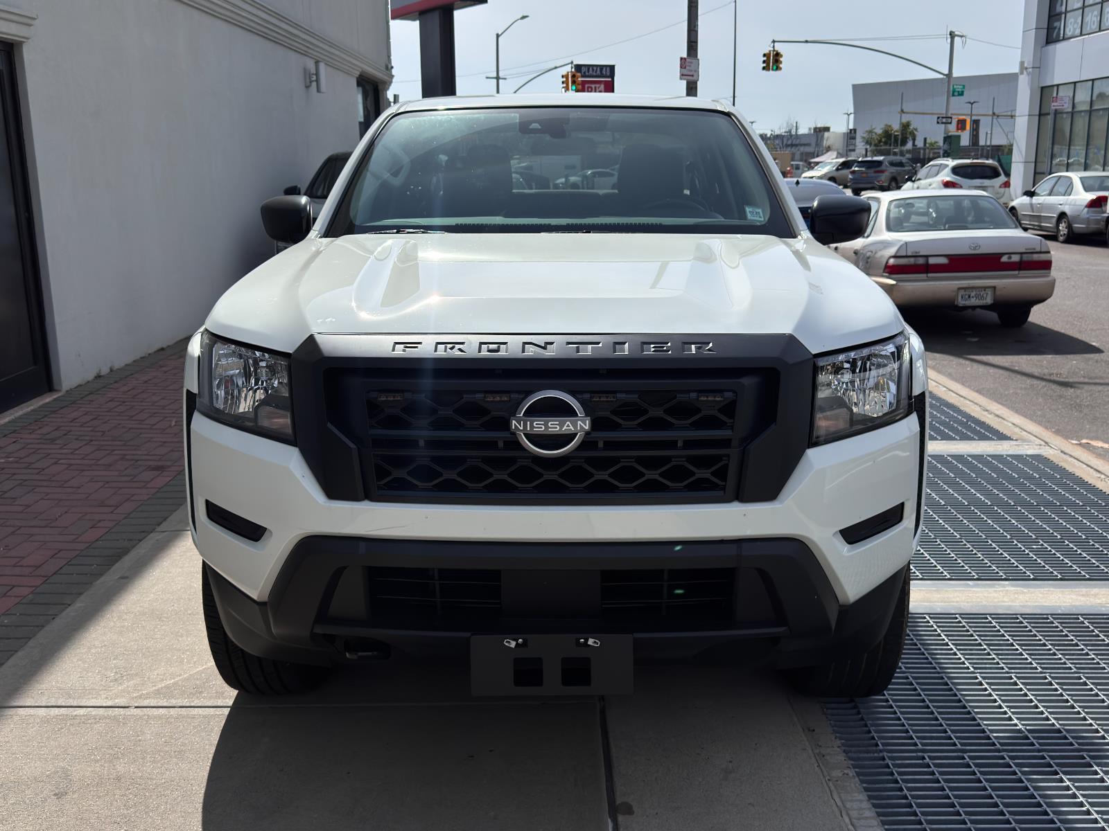 2024 Nissan Frontier SL photo 2