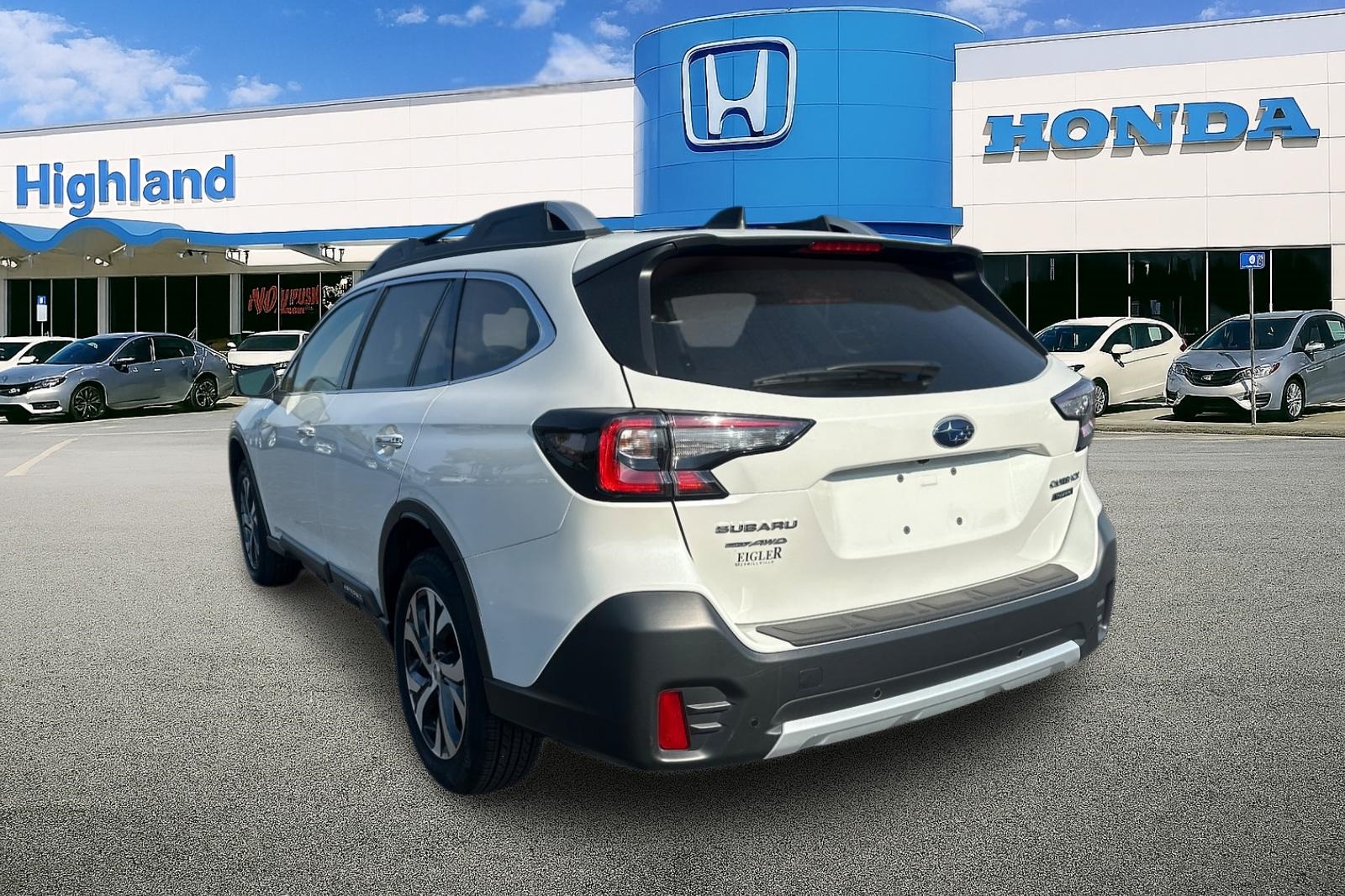 2022 Subaru Outback Touring photo 2