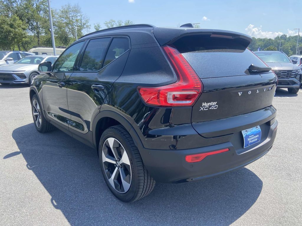 2026 Volvo XC40 AWD Plus photo 16