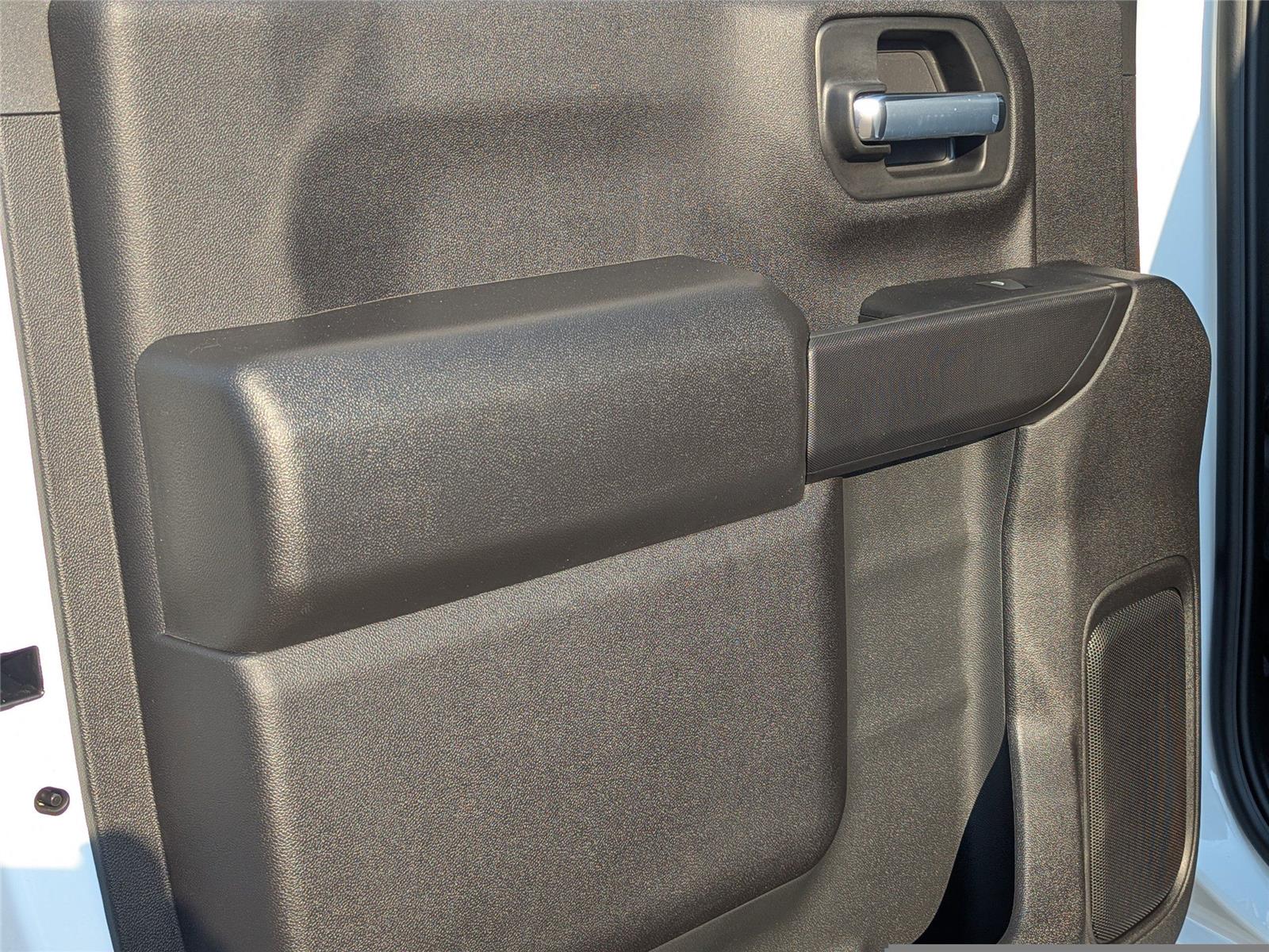 2025 Chevrolet Silverado 2500HD Custom photo 14