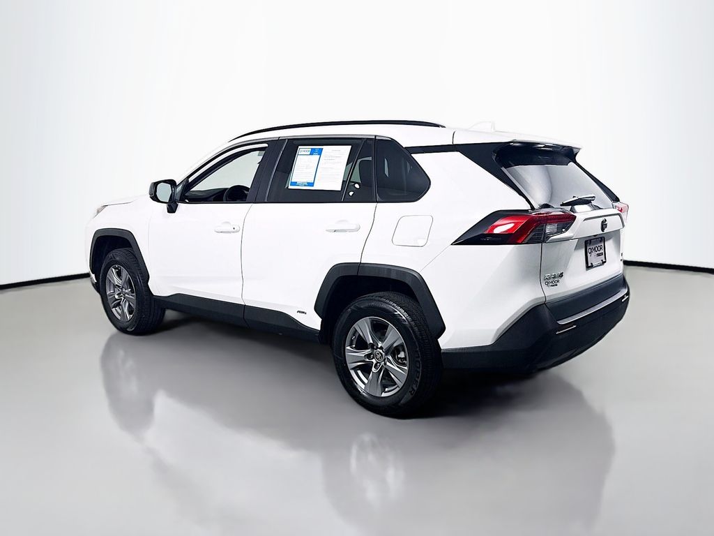 2022 Toyota RAV4 Hybrid LE photo 4