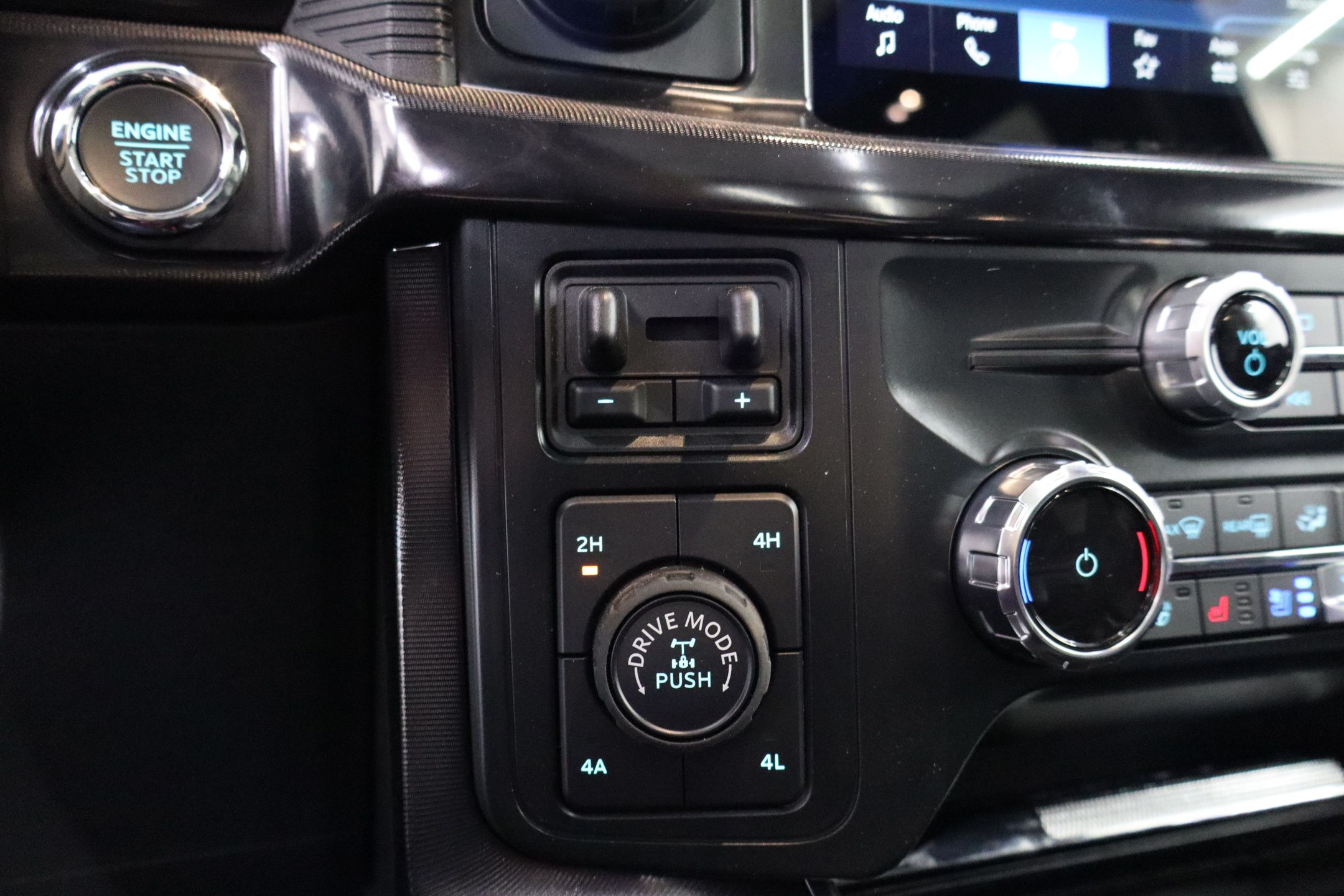 2025 Ford F-150 Raptor photo 4