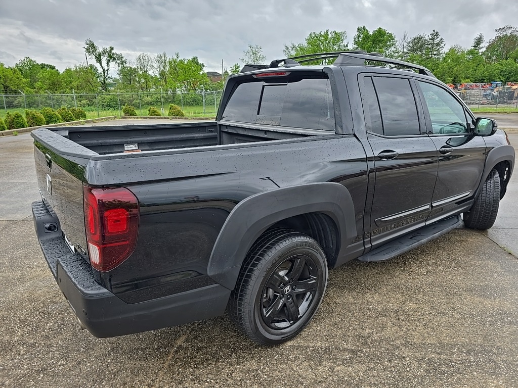 2022 Honda Ridgeline Black Edition photo 3