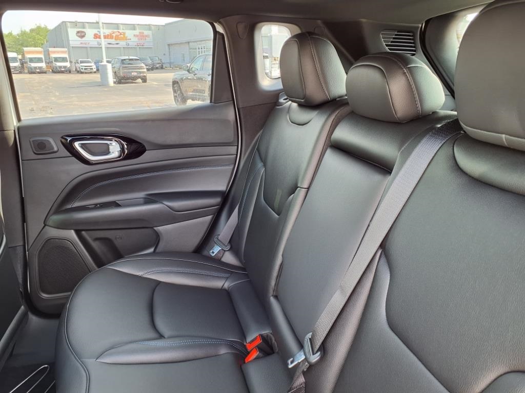 2025 Jeep Compass Limited photo 11