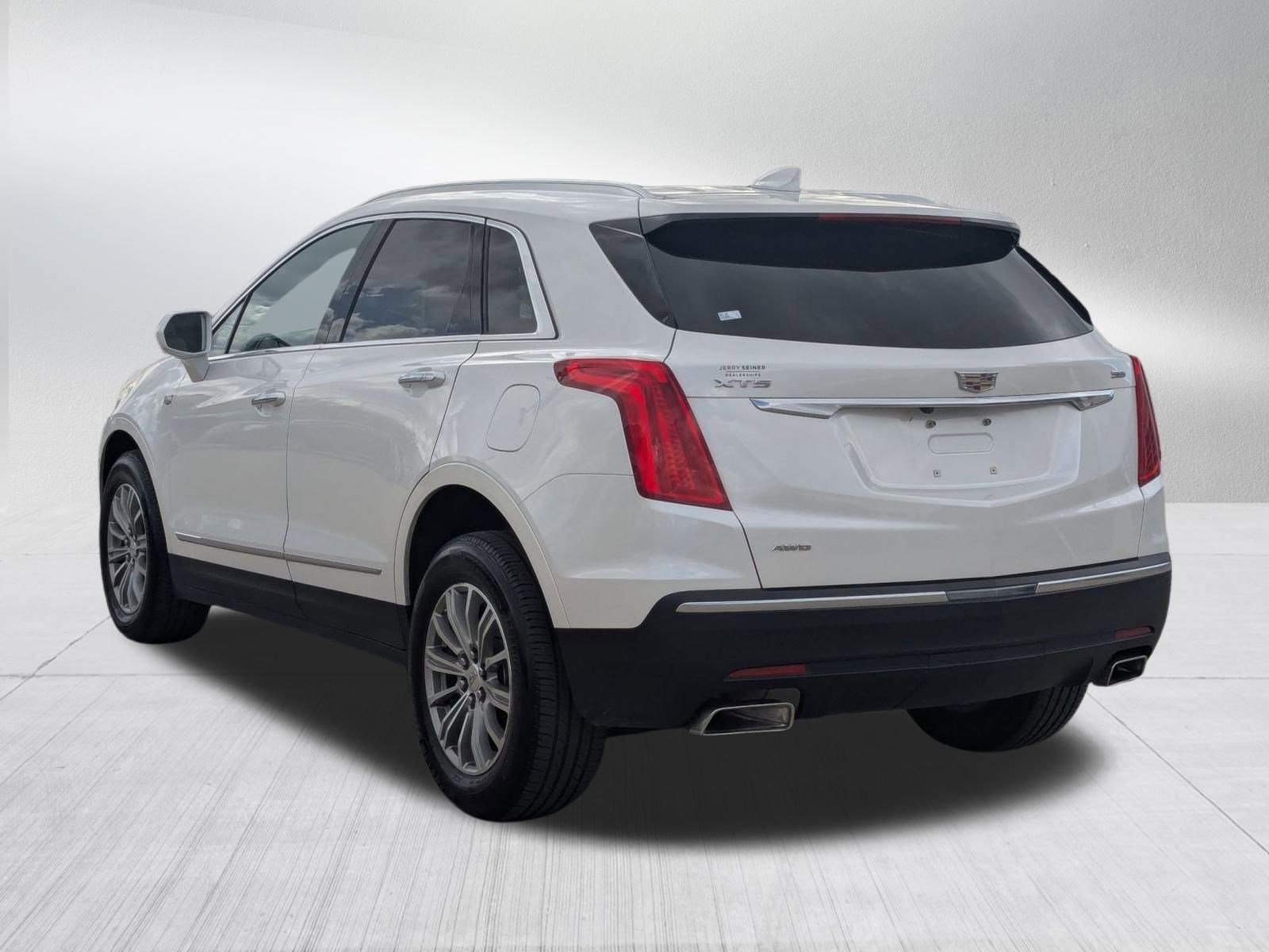 2018 Cadillac XT5 Luxury photo 2