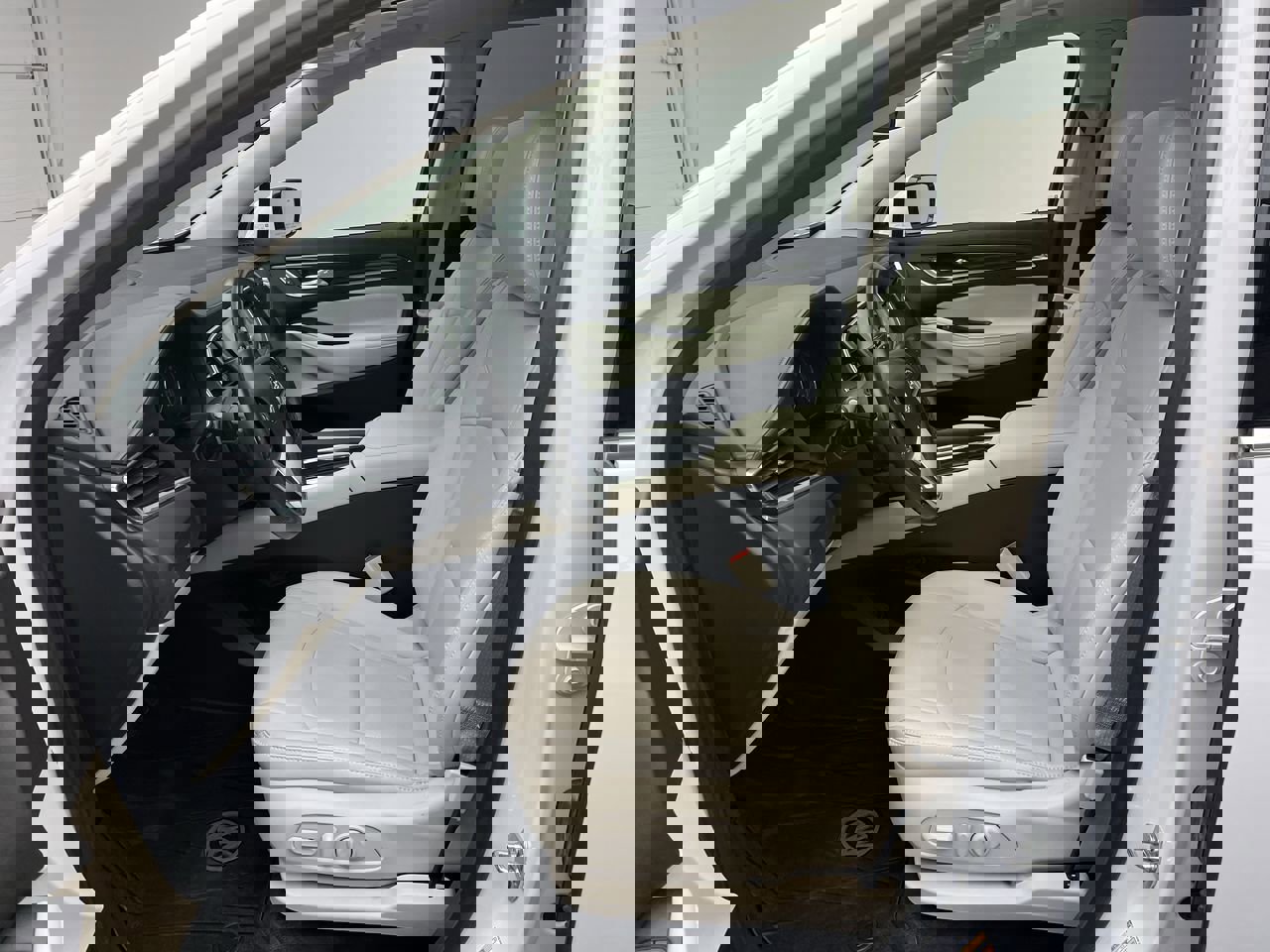 2023 Buick Enclave Essence photo 2