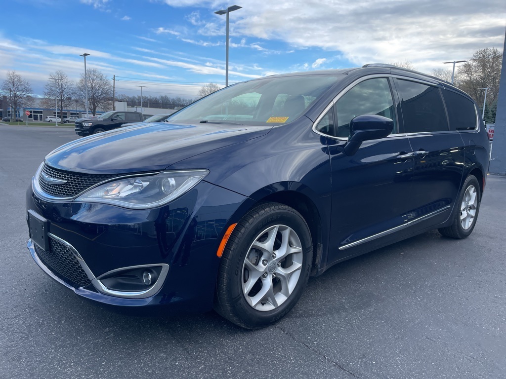 2018 Chrysler Pacifica Touring Plus photo 2