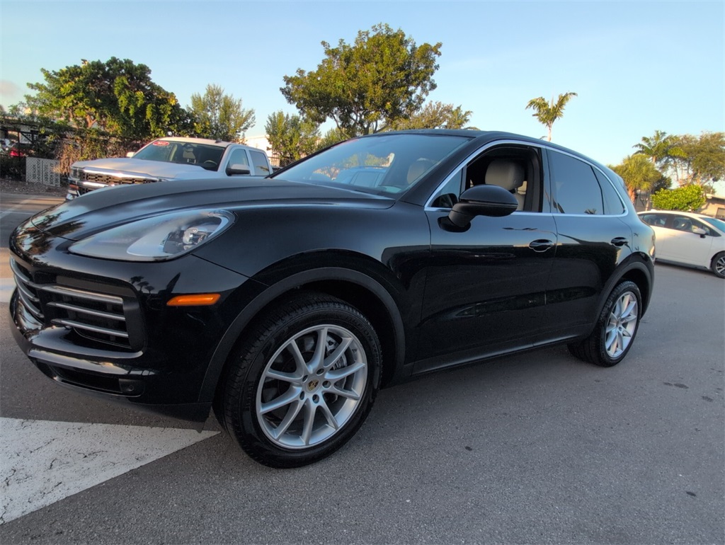 2021 Porsche Cayenne Base's photo