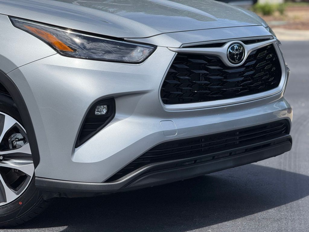 2023 Toyota Highlander XLE photo 4
