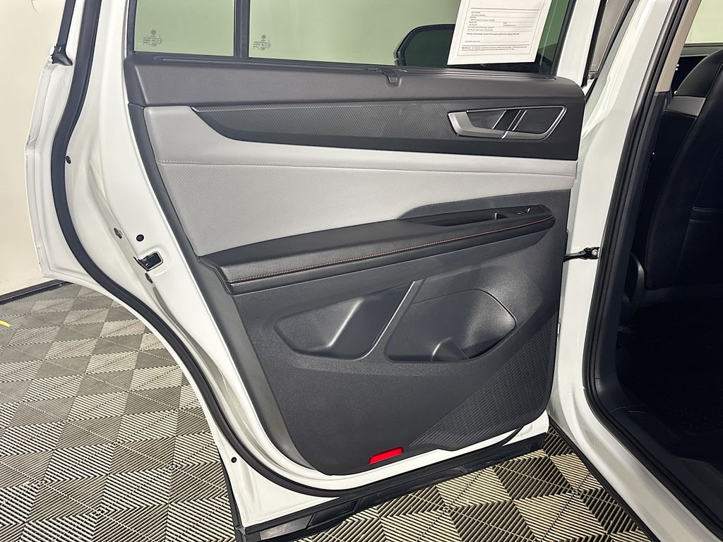2024 Volkswagen Atlas Peak Edition SE Technology photo 19