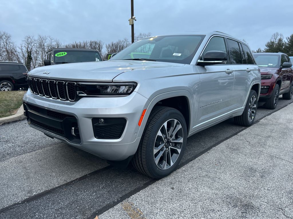 2025 Jeep Grand Cherokee Overland's photo