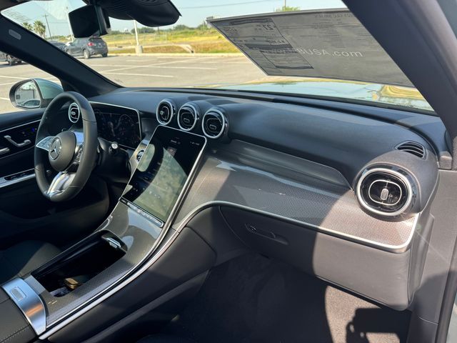 2025 Mercedes Benz GLC 300 photo 35