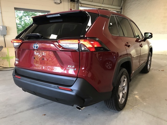 2024 Toyota RAV4 Hybrid XLE photo 2