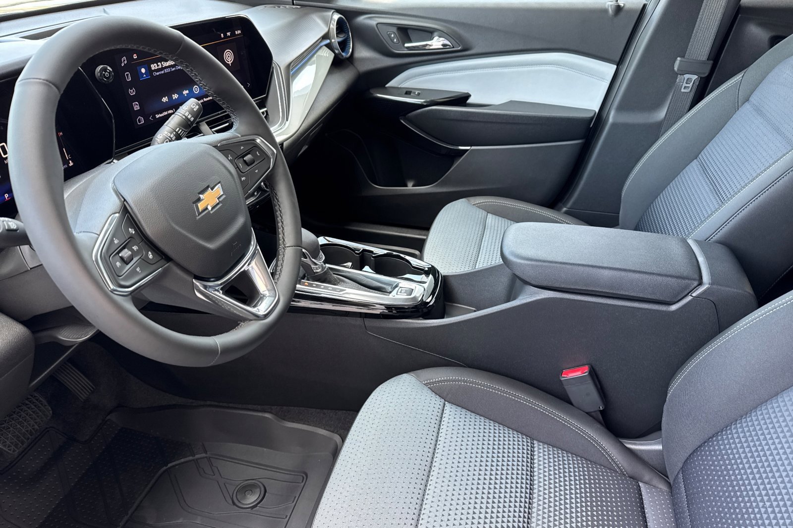 2025 Chevrolet Trax LT photo 8