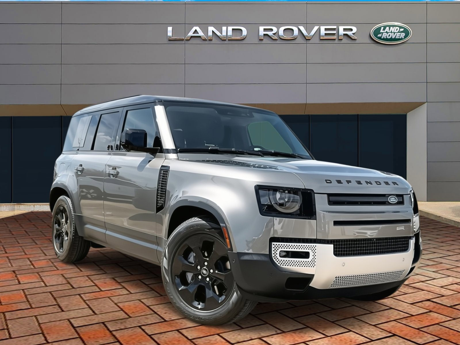 2025 Land Rover Defender 110 S photo 2