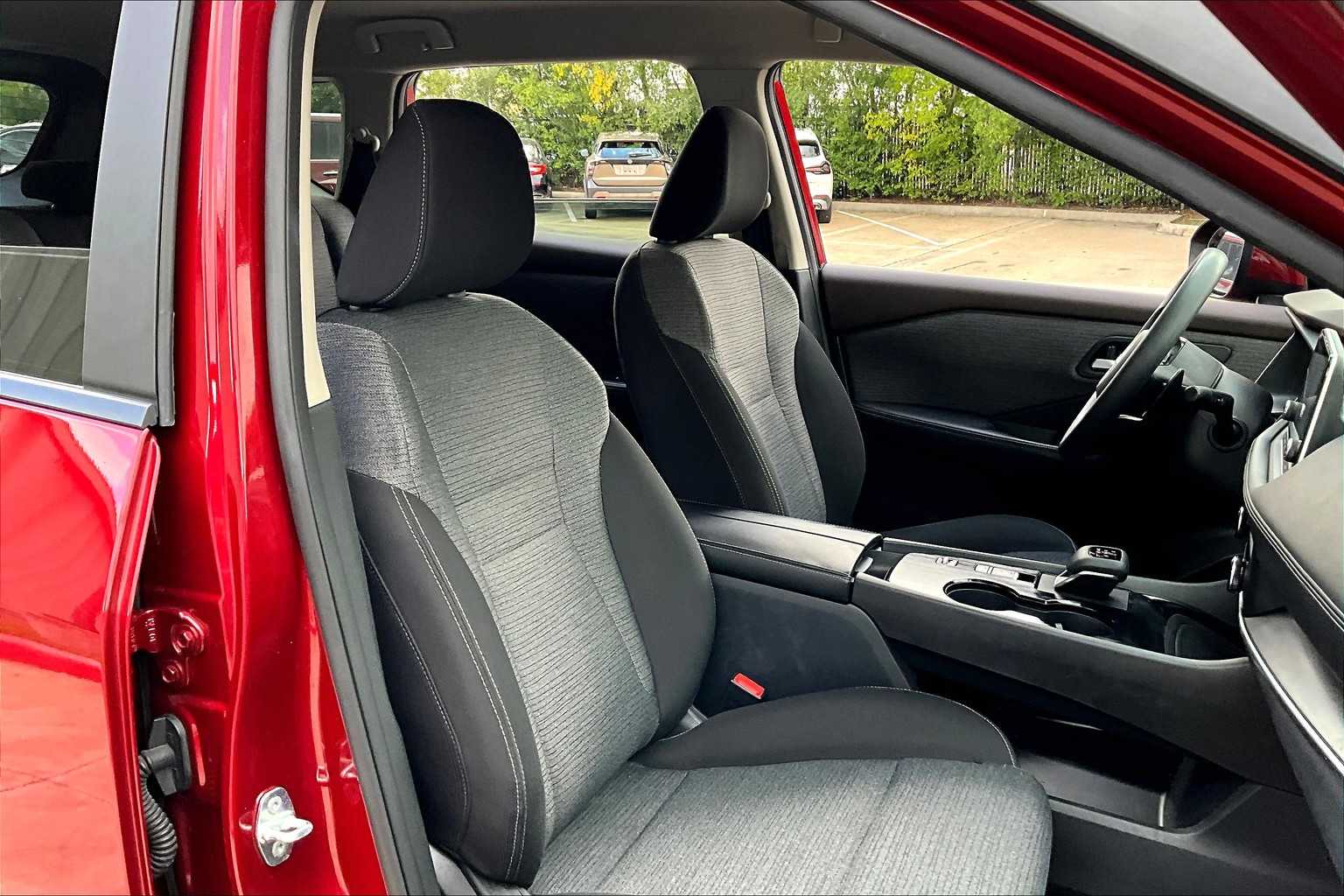 2023 Nissan Rogue SV photo 8