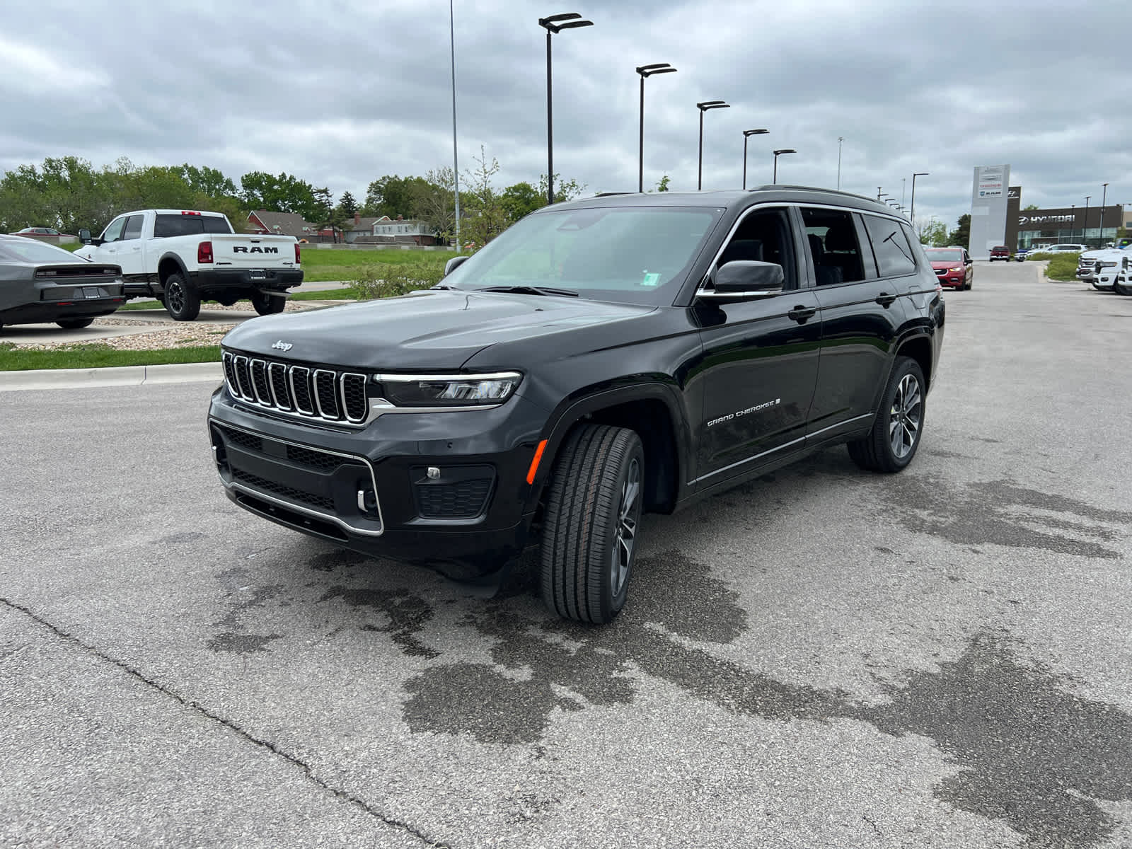 2025 Jeep Grand Cherokee Overland photo 4