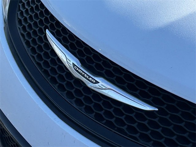 2016 Chrysler 200 S photo 23