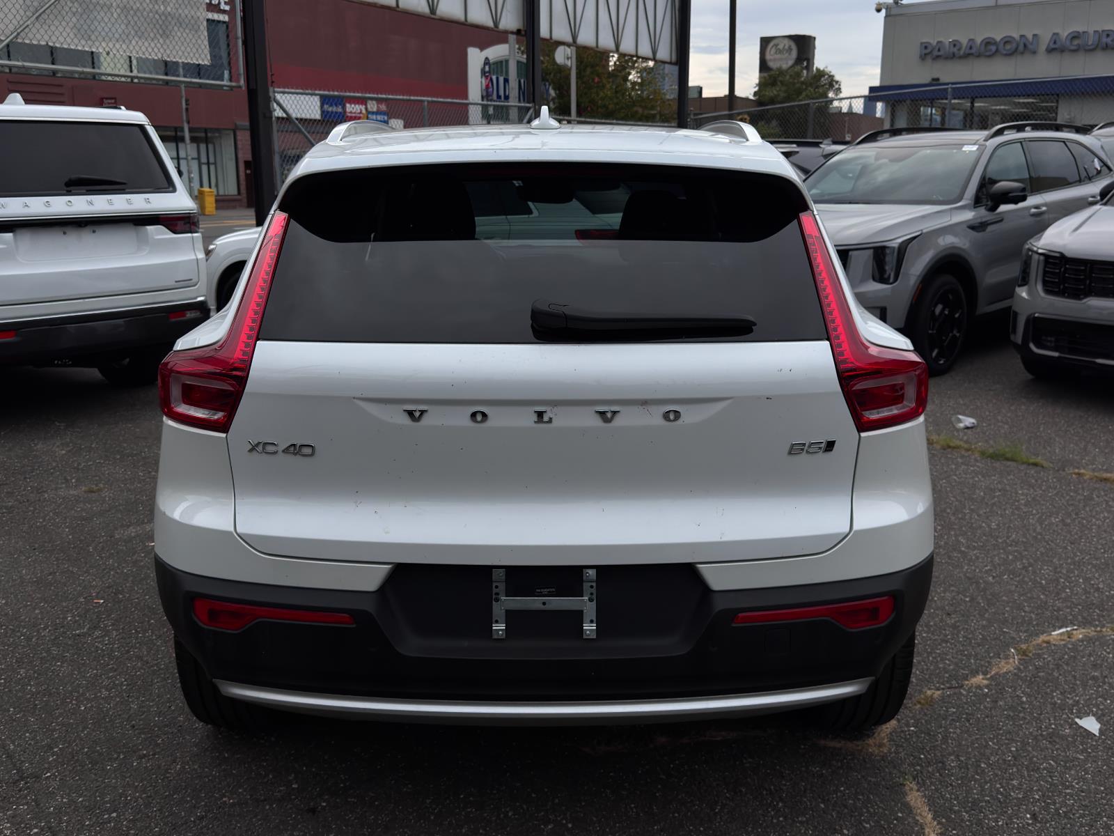 2025 Volvo XC40 Core photo 5