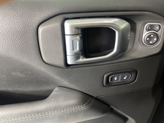 2021 Jeep Wrangler Unlimited Sahara Altitude photo 16
