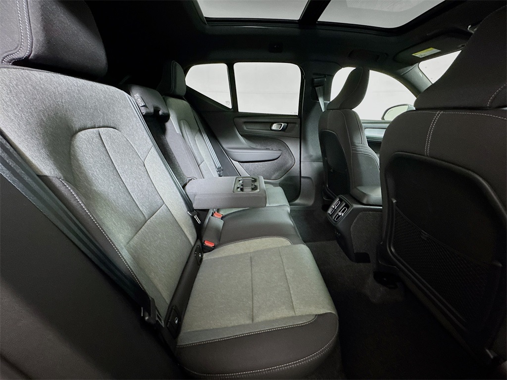 2025 Volvo XC40 Core photo 16