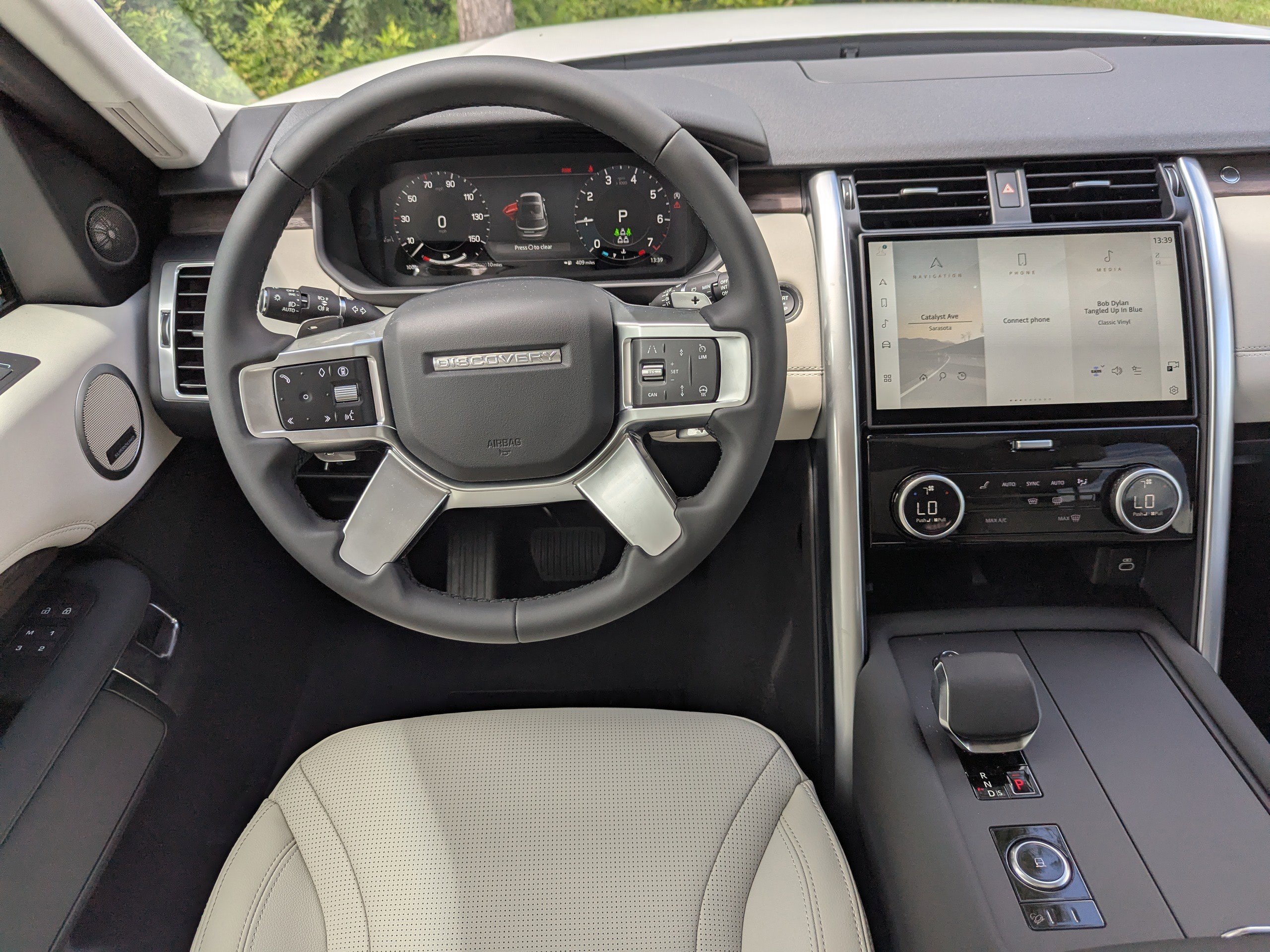 2025 Land Rover Discovery S photo 14