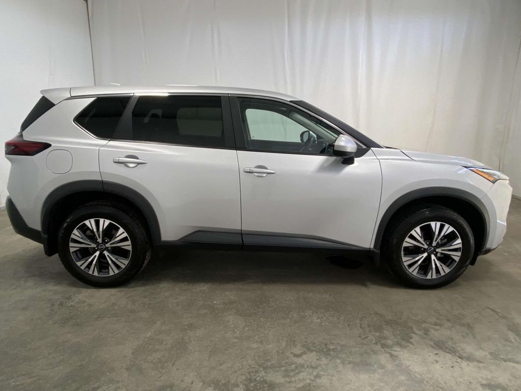 2023 Nissan Rogue SV photo 2