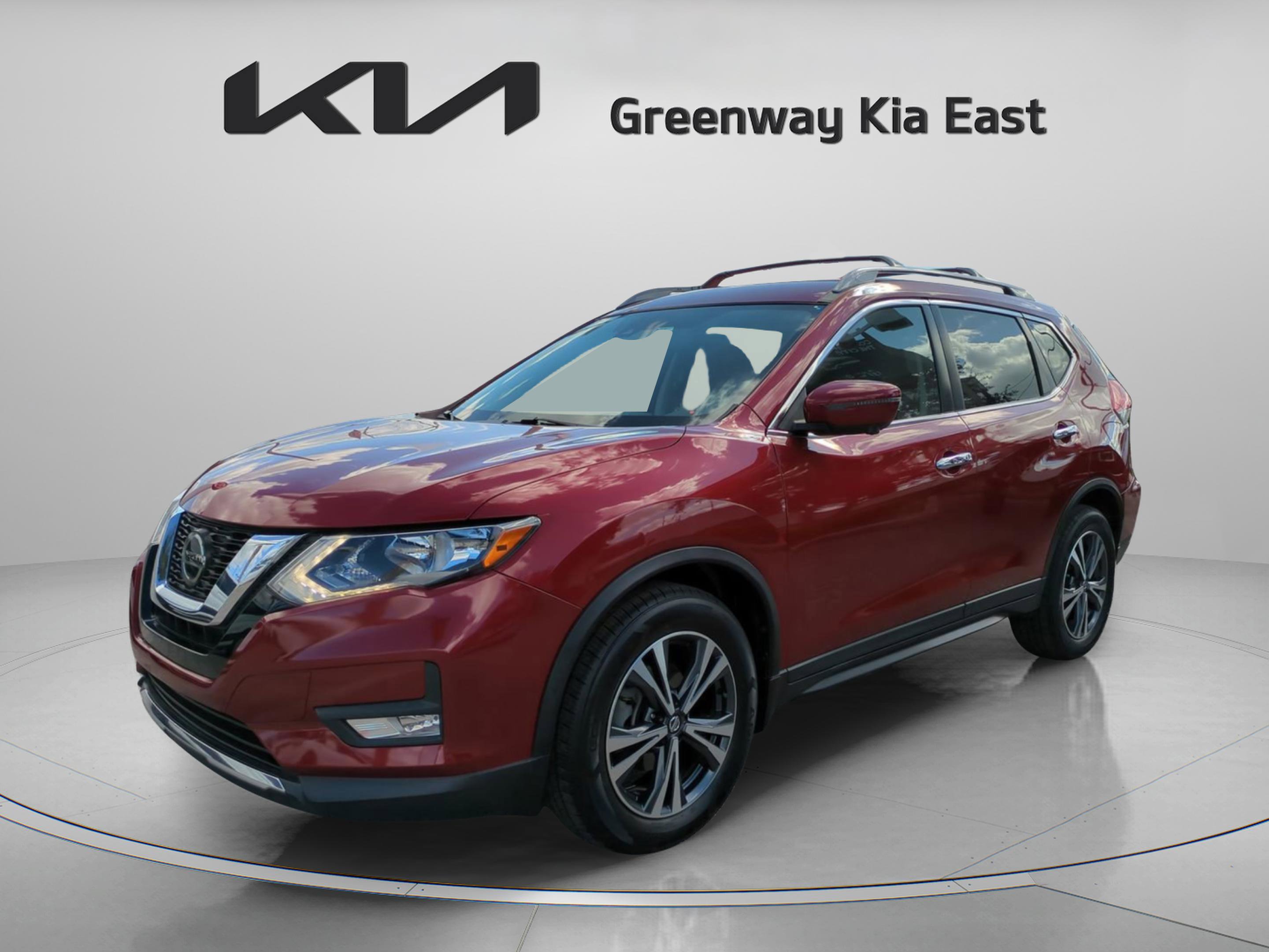 2019 Nissan Rogue SV photo 3