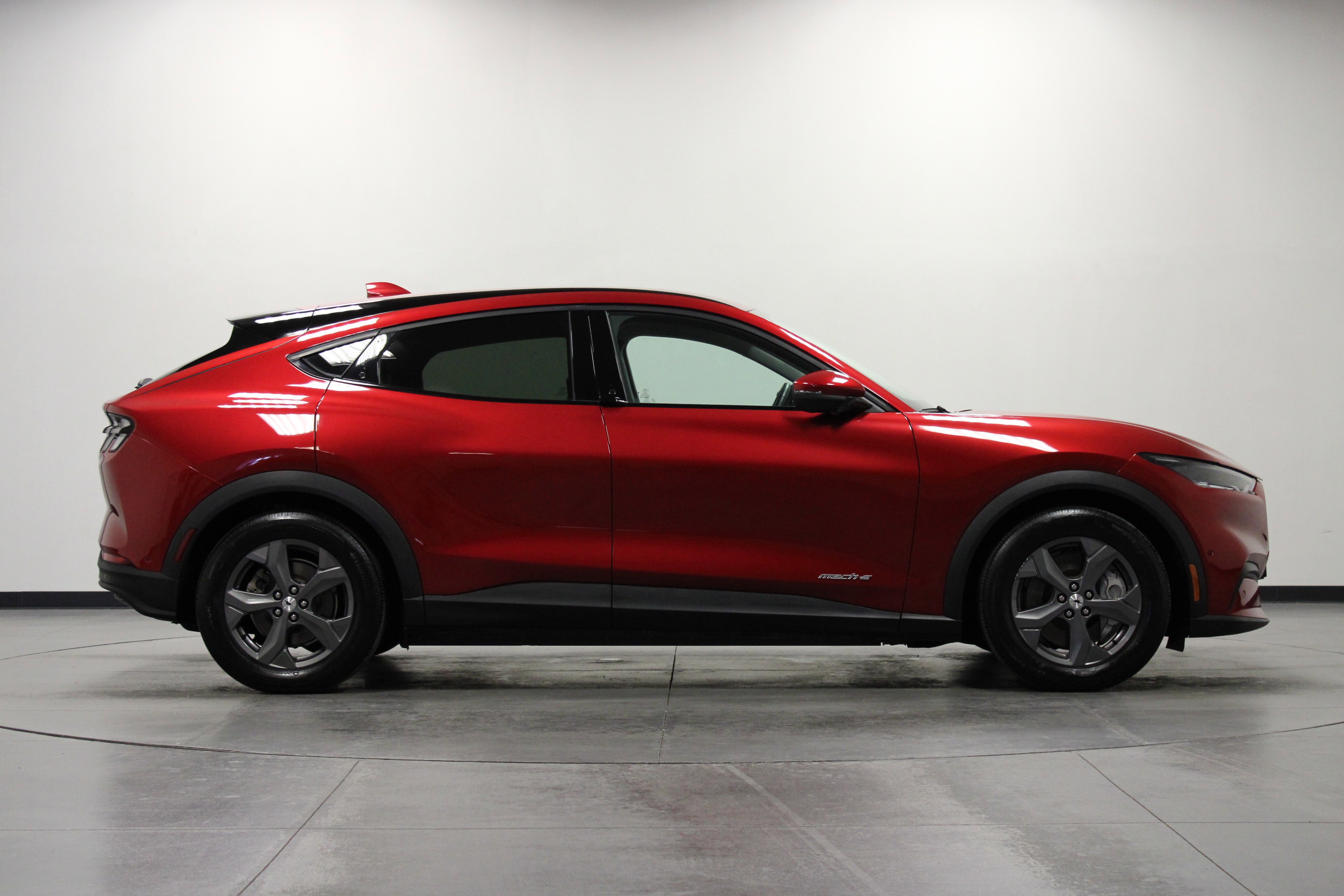 2021 Ford Mustang Mach-E Select photo 2
