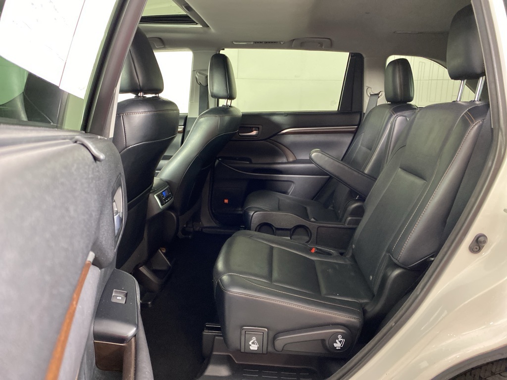 2016 Toyota Highlander Limited photo 31