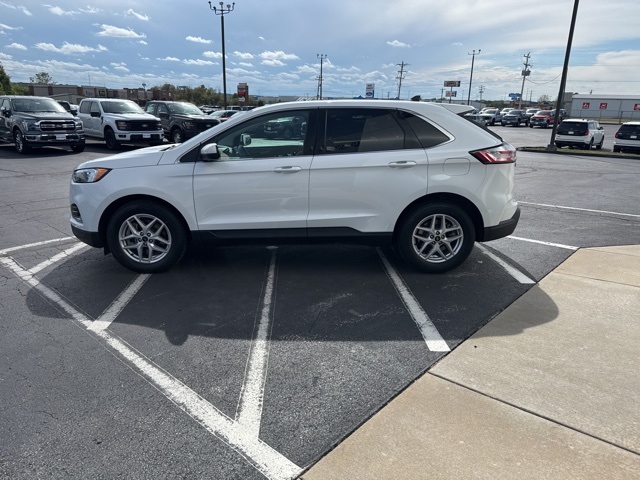 2024 Ford Edge SEL photo 2