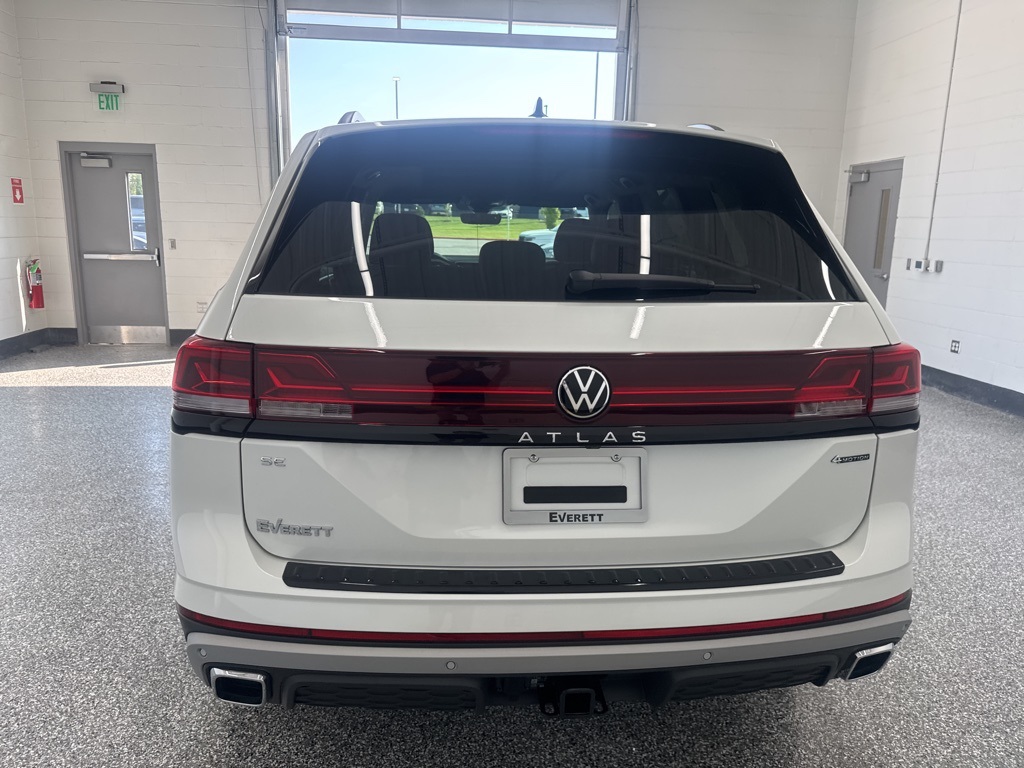 2026 Volkswagen Atlas Peak Edition SE photo 2