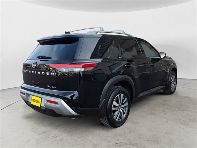 2024 Nissan Pathfinder SL photo 2