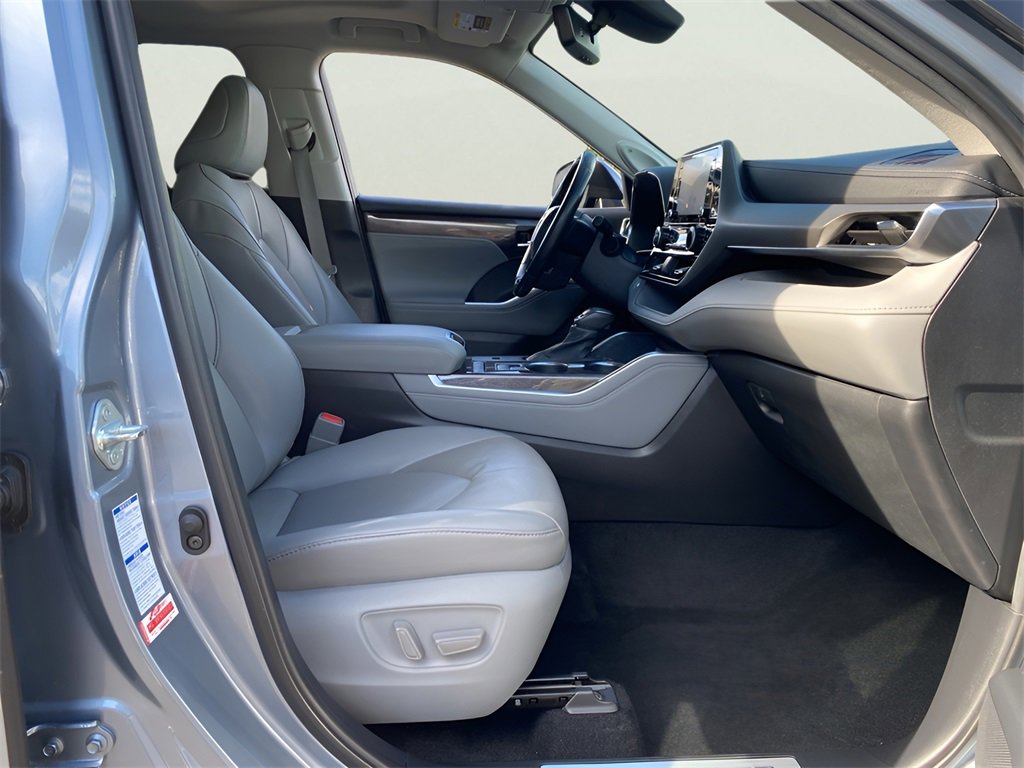 2021 Toyota Highlander Hybrid Limited photo 19